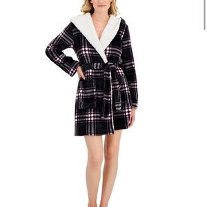 Jenni intimates Women’s printed short Sherpa hooded robe size M/L